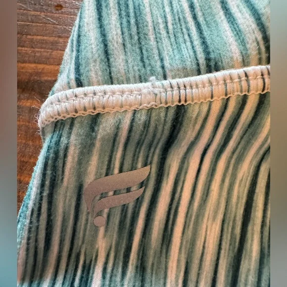 Women’s Fabletics Outfit Size Medium - Picture 4 of 4